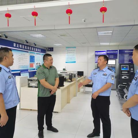章丘交警大队检查辖区服务站、检测线和驾考中心