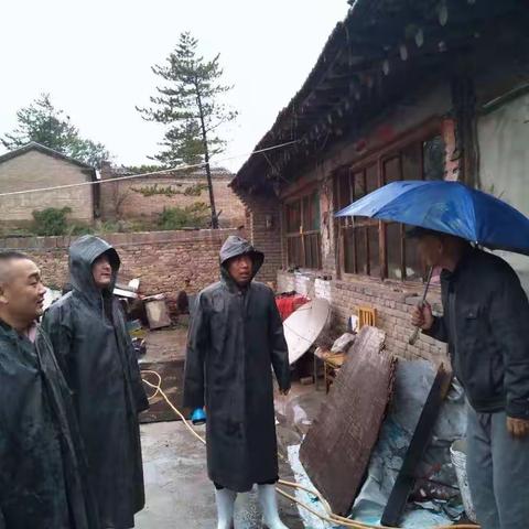 雨情牵动党政心，走村入户查灾情