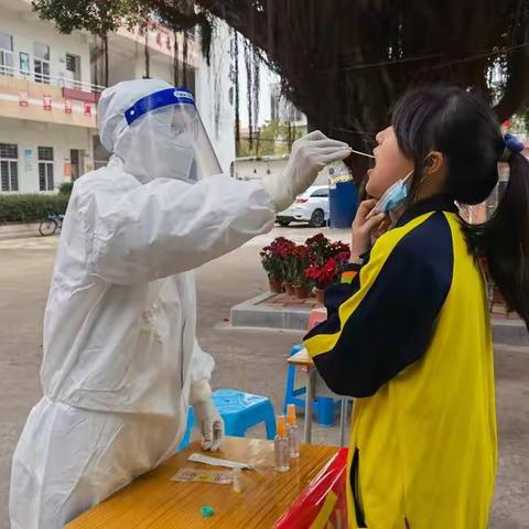 回龙中学开展大规模核酸检测暨校园封闭封控应急演练