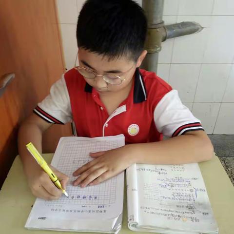 端正姿势，规范书写一一记刘英小学406班书写拓展课