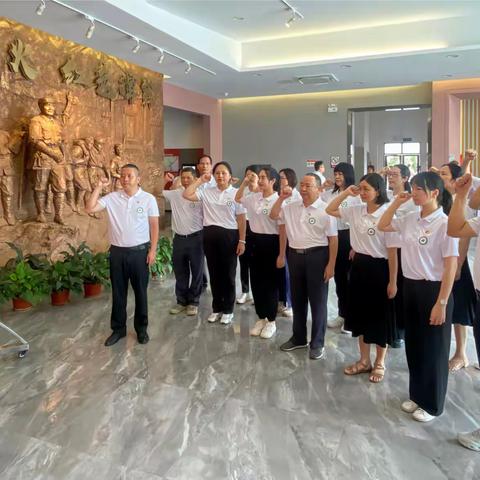 传承红色基因，赓续精神血脉——阳春市绵登中英文小学参观红色基地主题党日活动