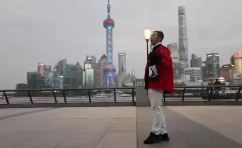 闫龙君外滩即兴发挥表演，摄影师，黎恒柱，2022.10.