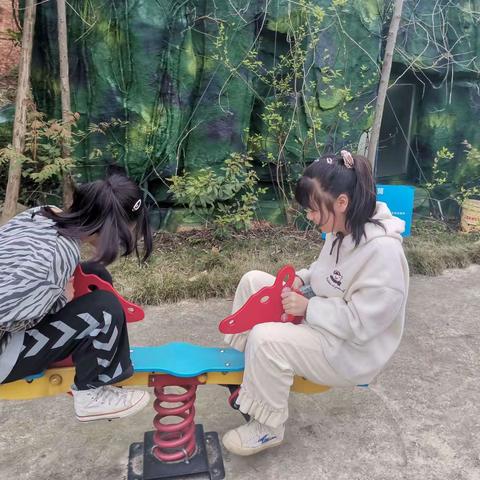 七彩童年，有你真好        ———记1503班综合实践活动第三天