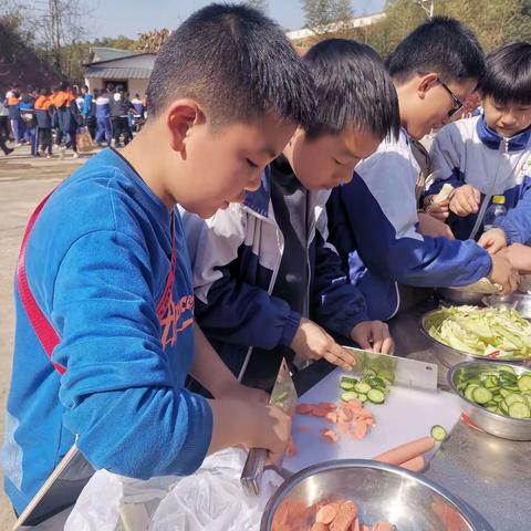 春光烂漫，让我们在山林间撒欢儿            ———记1503班综合实践研学活动第二天