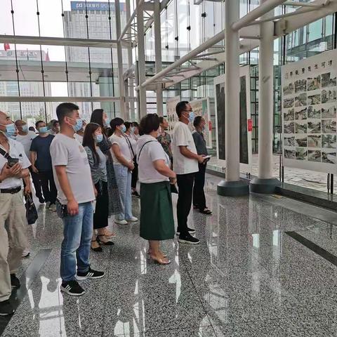 斗门街道组织观看党史主题展览
