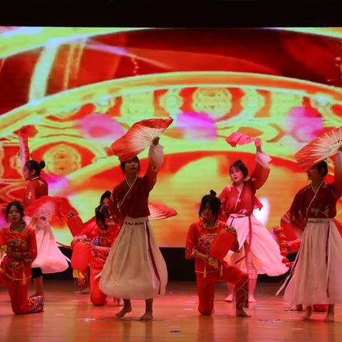 我校隆重举行迎新年庆元旦师生联欢会