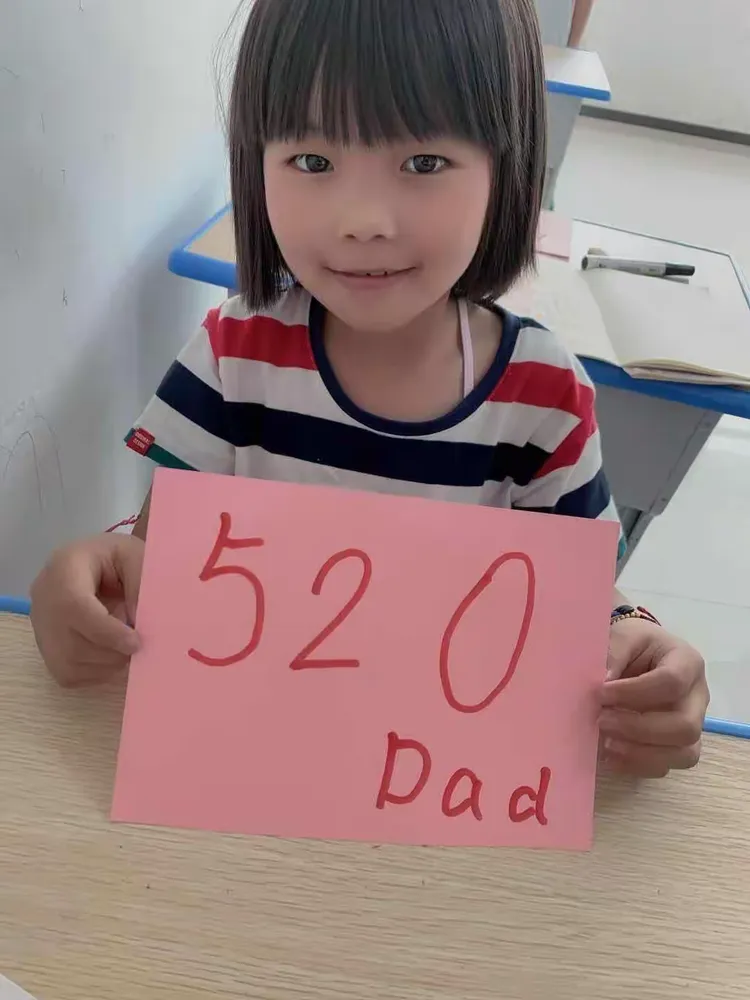 除此之外，有的小朋友还想到了用数字来表达对爸爸的爱，真聪明！