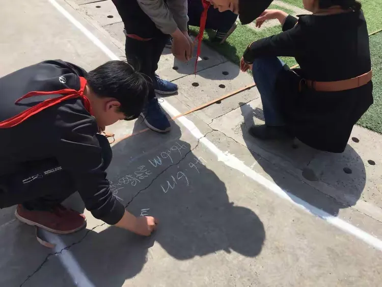 小学数学实践活动方案（测量操场）(小学数学实践活动课中小组合作成果可视化呈现方式的创新探索)