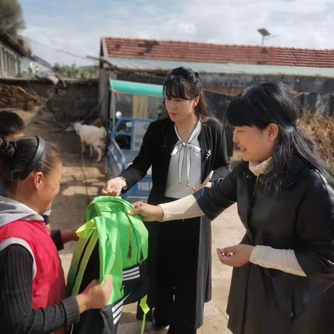 官地镇中心小学校“扶贫日”走访送温暖活动