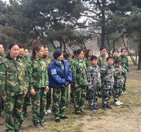 风雨彩虹 铿锵玫瑰——红领巾学前班2019年教师军事拓展培训