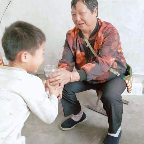 马寨中心校:水磨小学:爷爷奶奶，我爱您！——重阳节到来了！