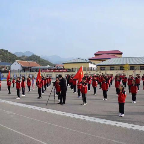 喜迎二十大 争做新时代好队员——大城子学校小学、中学初一年级举行少先队员建队仪式