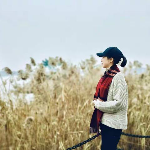 2021年1月的一个周末，寒冷的冬天即将过去，也迎来了朋友们的欢聚，峨眉山下的留影。