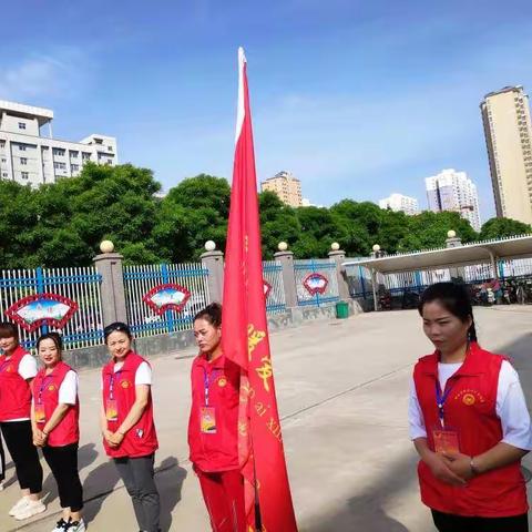 彬州市特殊教育学校暨情暖爱心公益协会在特校共同举行“放飞自我 逐梦飞翔”庆祝捐赠大会