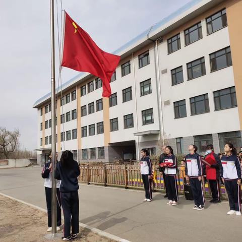 团林实验学校组织“红领巾心向党，学习英雄革命事迹”活动