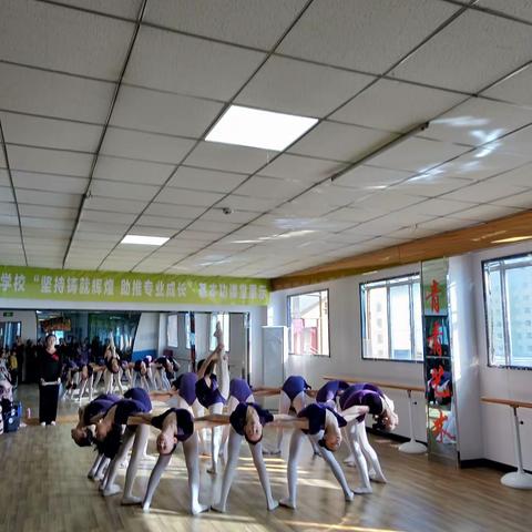 青青艺术学校交口校区、回龙校区、桃红坡校区2019年“坚持铸就辉煌 助推专业成长 ”基本功课堂展示