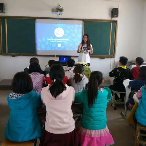 庙街乡五防安全小组于今日下午走进刘沟小学，给我校学生们带来了一节生动形象的安全课。