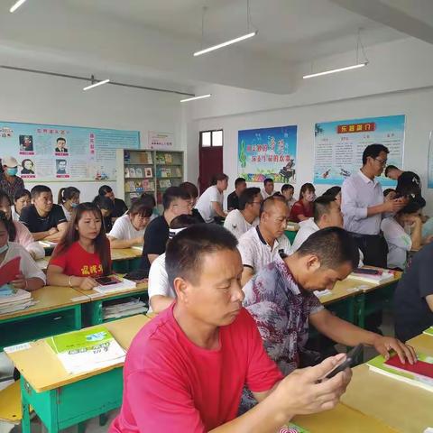 家校共育，携手未来—麻黄梁中学家校教育专题培训会