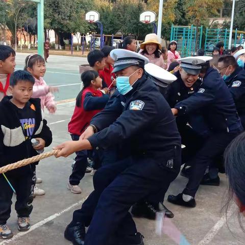 “爱心捐赠，情暖校园”黄草坝小学电脑捐赠活动