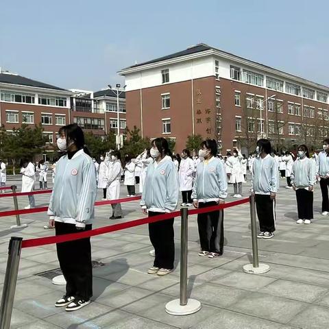 核酸检测筑牢校园疫情防线                 ——基础部学生完成本轮核酸检测工作