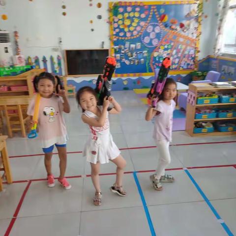 🌺🌺新知幼儿园🌺🌺2019🌴🌴清凉一夏🌴🌴水枪大战🍡🍡正式开战了📢📢❤❤