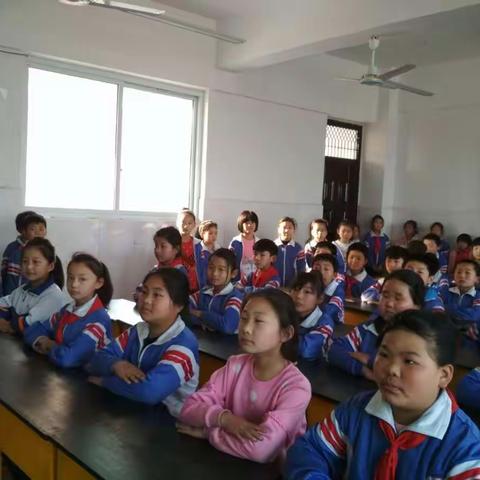 留庄中学组织“情叙十九大，家乡变化大”的开学第一课活动