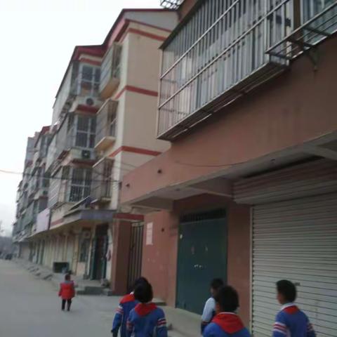 馆陶县留庄中学组织“情叙十九大，家乡变化大”的开学第一课活动。