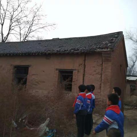 馆陶县留庄中学组织队员开展“情叙十九大，家乡变化大"的开学第一课活动