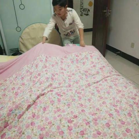 感恩的心~ 感谢老师 爷爷奶奶 爸爸妈妈以及爱我的叔叔阿姨们 是你们爱的奉献滋润着我点滴成长 谢谢你们