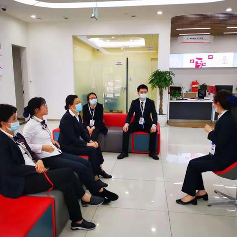 都江堰东门支行积极组织开展《内控手册》学习讨论活动