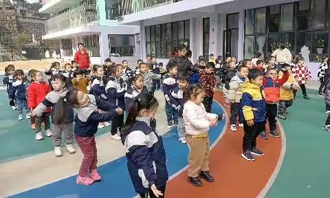 “播种良好习惯，成就美好未来”——快乐童年中三班幼儿一日常规篇