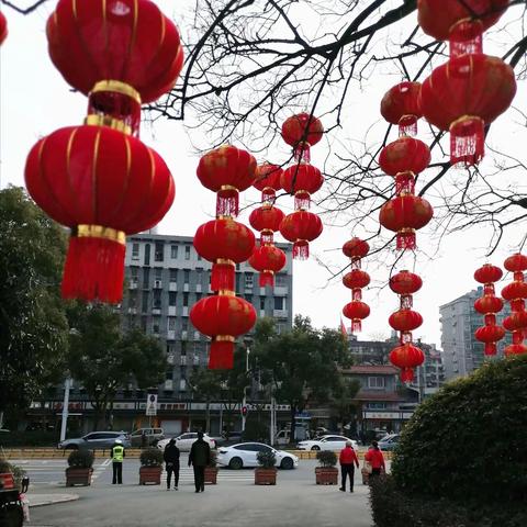 红红火火迎新年，春色正好人欢畅