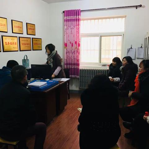 周至县教育局资助中心检查翠峰镇各幼儿园家庭经济困难幼儿资助工作