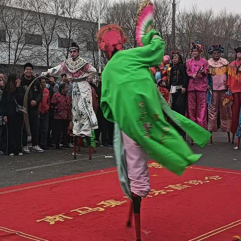 看双港镇南马集同乐高跷会长大