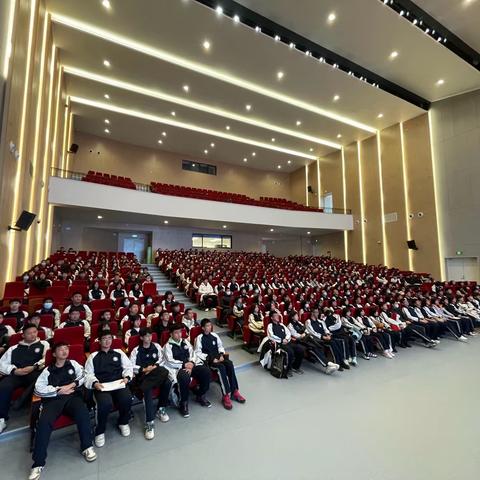 共享学习之道 助力学子跃迁——盘锦华发学校高二年级学科学法指导讲座