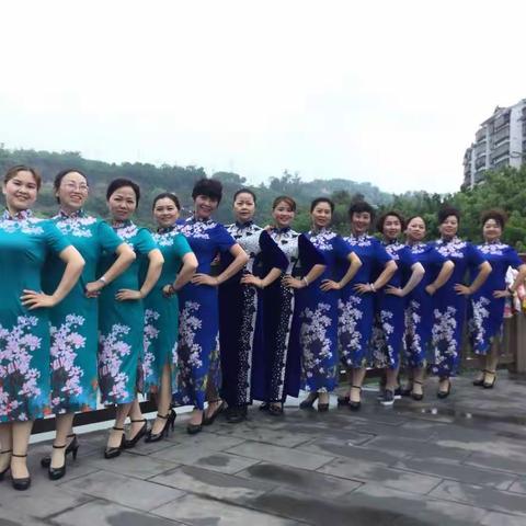 旗袍秀加深了浓浓的姐妹深情