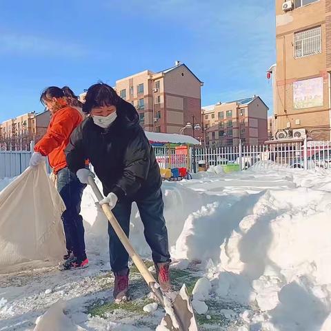 扫雪志愿行 温情暖人心—金色摇篮澳龙幼儿园扫雪行动