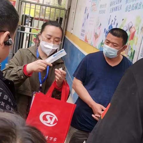 抗原自测    网格员牵挂八十高龄老人