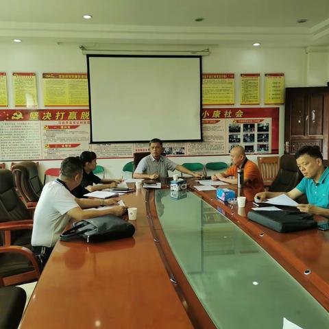 县人大常委会主任梁源富到定城调研新冠疫苗接种工作