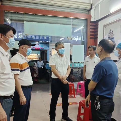 统筹换届时机，错开农忙时段，深挖潜力人群，有序推进疫苗接种—县人大常委会主任梁源富到定城镇督导接种工作