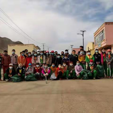 多禾茂乡寄宿制中心完小进行“洁净美”校园环境整治活动