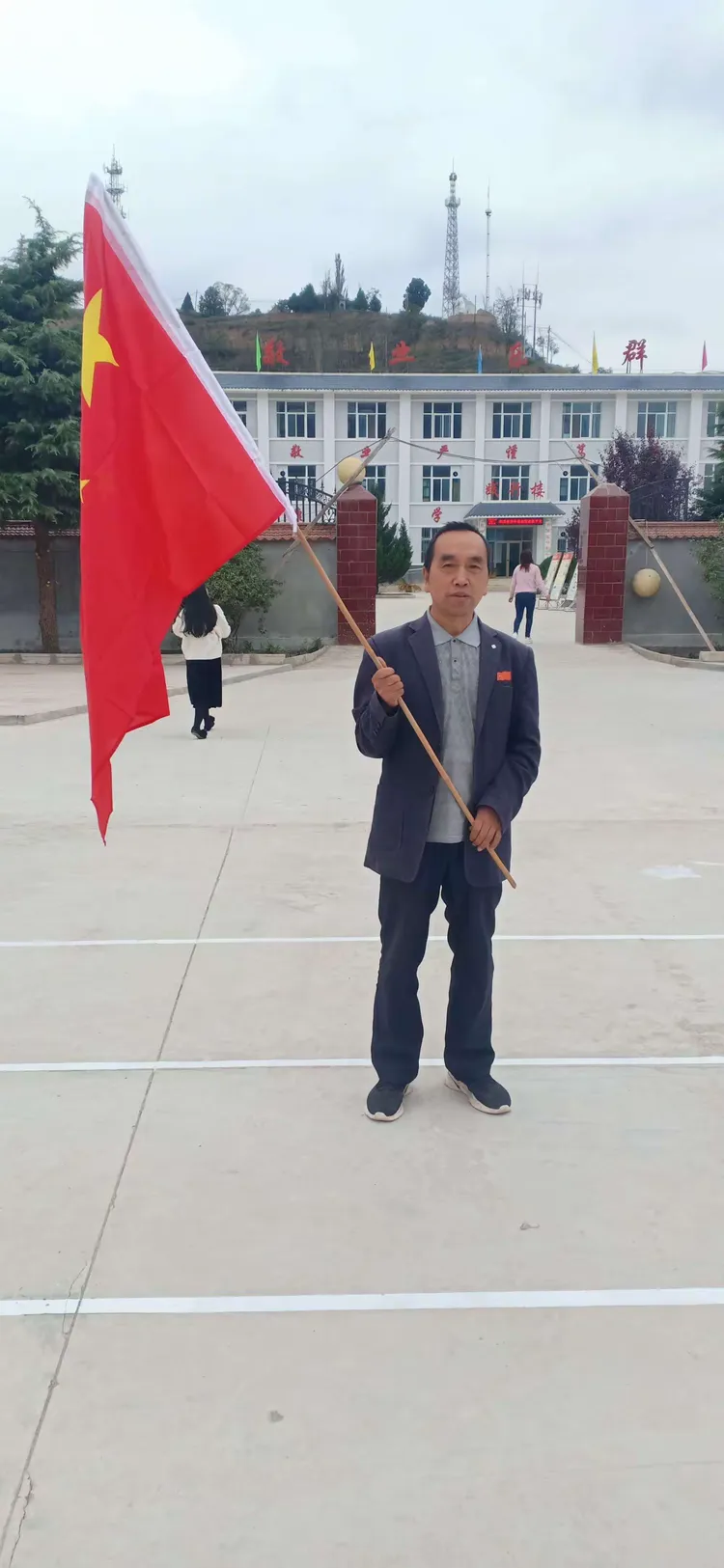 礼县崖城镇九年制学校教师巡查学生宿舍花絮