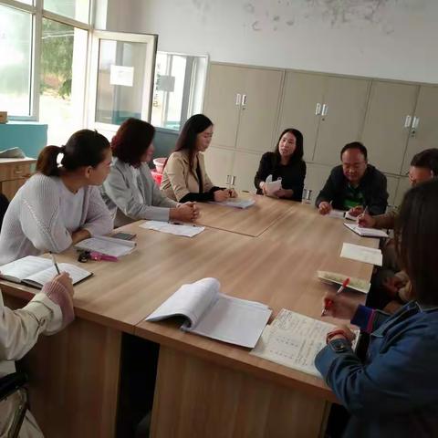 新建路学校扶贫工作组带省教学能手、骨干教师赴紫岩学区开展教研帮扶活动