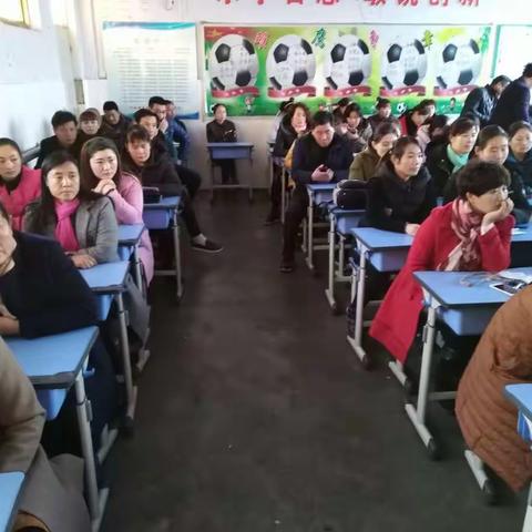 二年级三班小太阳中队，家长会剪影