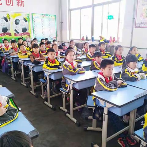 二年级三班小太阳中队“文明交通，从我做起”主题班会