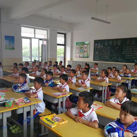 阅读是一种终身教育的好方法。培养起孩子的阅读兴趣，使孩子喜欢读书是献给孩子的最好礼物，也是教育最成功