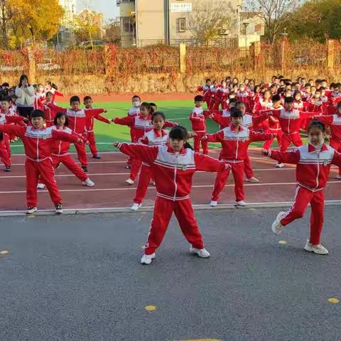 踔厉奋发 勇毅前行 做新时代好少年——山倾城小学一年级组韵律操大赛