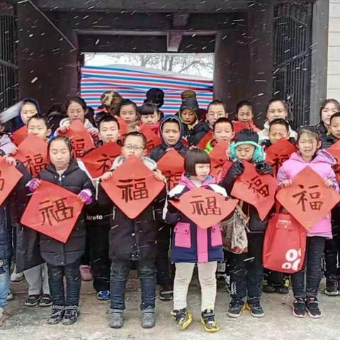 爱心小书家义务写春联