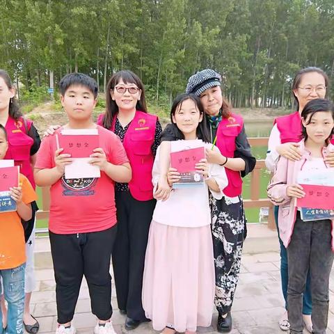 用爱心点亮希望——记市电厂小学“爱心妈妈”献爱心活动