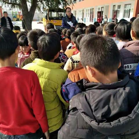 史岗小学远足